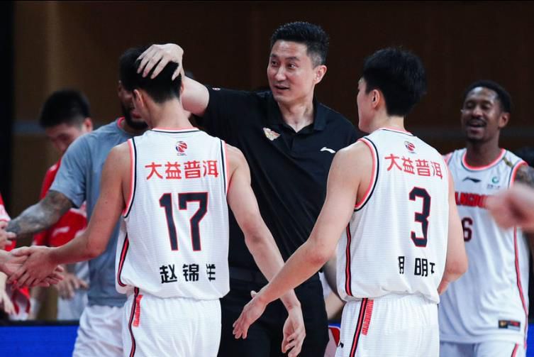 据西班牙六台记者JoseAlvarezHaya透露，巴萨更改欧冠最后一轮小组赛球员名单是俱乐部董事会的要求。